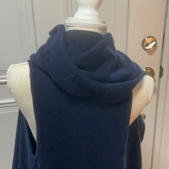 Navy Blue Shawl/Wrap One size fits all. Fornash - Picture 6 of 8